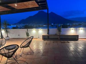 Beautiful View of El Cerro & Short Walk to Stadium