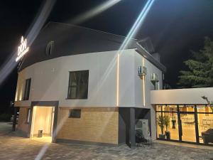 DION Hotel & Restaurant