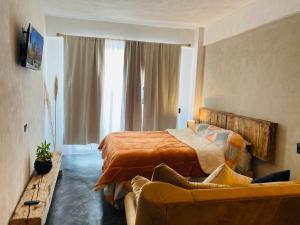 Loft y depto con balcón y garage cerca de av ppal