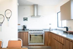 Casa al Sur de Guadalajara con Alberca, Lago, Gym, Parque y Vista al bosque en Salida a Morelia López Mateos