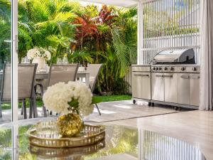 Leichhardt 4BR Family Retreat with Lovely Backyard
