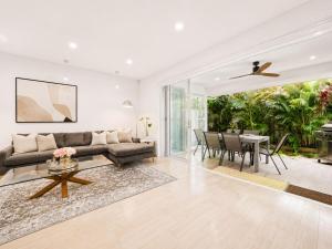 Leichhardt 4BR Family Retreat with Lovely Backyard