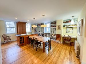 Single family, Harvard University, Red line