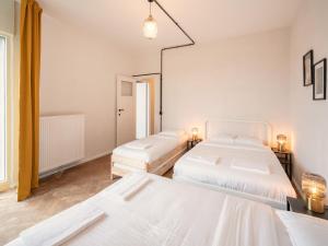 Very Large Central Station 3BR 14P Apartment
