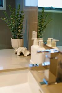 Barwon River Views - Luxury on the Barwon River