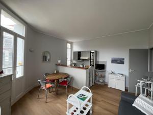 Charmant appartement en centre-ville - 2 pers. - FR-1-319-639