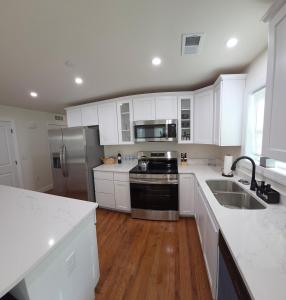 A New 3 Bedroom 4 Beds 2 Bath, Apt 1