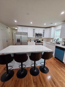 A New 3 Bedroom 4 Beds 2 Bath, Apt 1