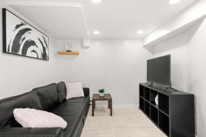 2BR Garden Suite in Lakeview Walk to Wrigley