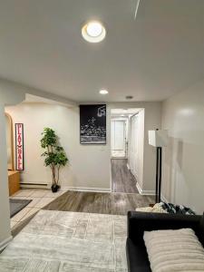 2BR Garden Suite in Lakeview Walk to Wrigley