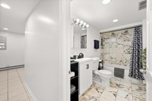 2BR Garden Suite in Lakeview Walk to Wrigley