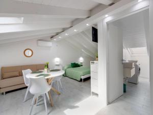 Attic studio, with air conditioning img19