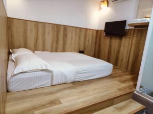 Country Hotel