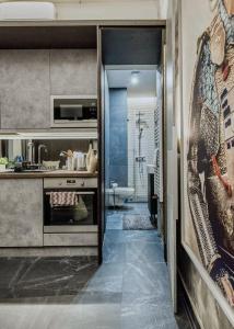 Luxe Obsidian Studio Steps from Great Synagogue