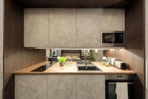 Luxe Obsidian Studio Steps from Great Synagogue