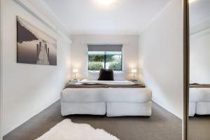 2.24 Bogong. Spacious Alpine Retreat with Lake and Mountain Views