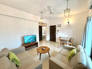 Cozy Assagao 1BHK Apartment with Pool, WiFi & Near Hotspots