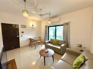 Cozy Assagao 1BHK Apartment with Pool, WiFi & Near Hotspots