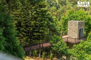 StayVista at Villa Bluejay with Bonfire, Outdoor Pool