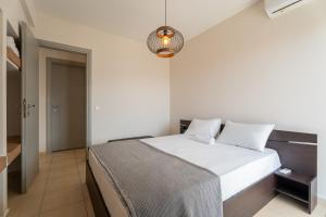 SithoniaRS 2nd Floor Center Apartment with amazing Seaview