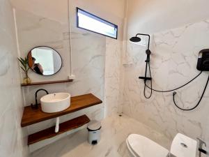 Boho Loft Retreat - 2 min Zen Beach - Gym and Coffee