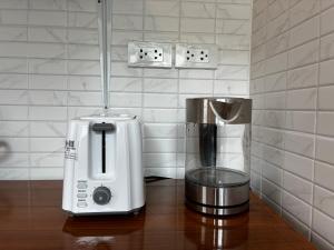 Boho Loft Retreat - 2 min Zen Beach - Gym and Coffee