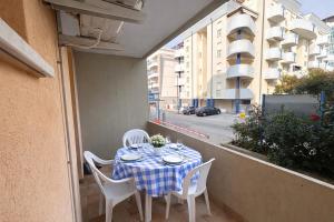 Three room apartment near the beach and the center