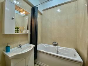 Summerland Marya Apartments