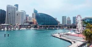 Spacious 3BR Apt with Parking Walk to ICC & Darling Harbour & CBD & Chinatown