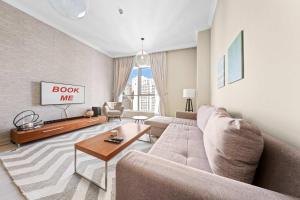 Free housekeeping visits during your stay - StayShort - 2BR in Dubai Marina that Sleeps 6 with Water Views