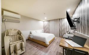 Hotel M Story