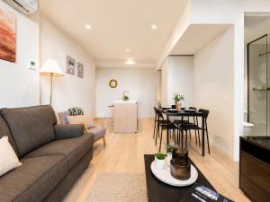 Luxury 2 Bedroom CBD Apartment in EQ Tower with Pool, Sauna and Gym