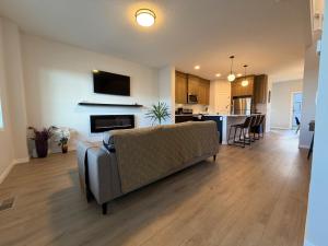 Beautiful New House in Alpine Park, Calgary