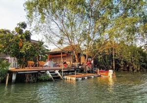 Amphawa Hideaway