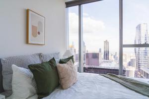 Sky High Views CBD Stay Near Ritz Carlton