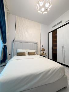 Menna Elite Studio DXB