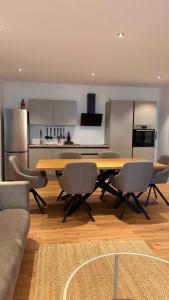 AMAO-Ivory - Business Apartment - 6 Guests - Parking