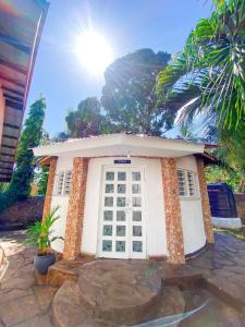 Nyali Studio Villa With pool , AC & Hot shower