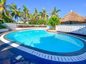 Nyali Studio Villa With pool , AC & Hot shower