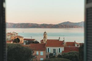 Solacargese-Les Chemins de Sonia-Terrasse face à la mer-Cargèse la Grecque
