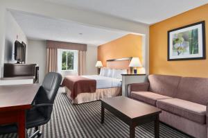 Studio Suite with a King Bed, Non-Smoking room in Baymont by Wyndham Dallas/ Love Field