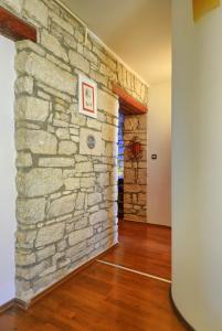 Top Center Room & Apartment