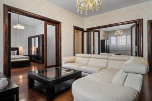 Regal 3Bdr Apartament