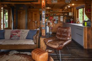 Tistockers Log Cabin dog friendly with 1 acre field 2 DOGS ONLY