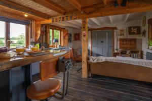 Tistockers Log Cabin dog friendly with 1 acre field 2 DOGS ONLY