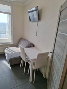 32-2 one-bedroom apartment