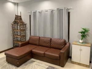 1-Bedroom House in Maenam with Lake & Sunset Views