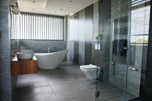 The Horizon 360 Luxury Penthouse in Budapest with Huge Terrace - Near Airport & Puskas Arena