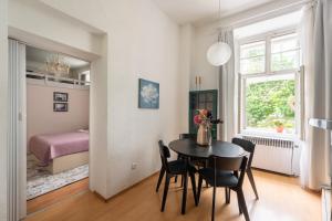 Riverside 2BR Apartment Next to the National Theatre by EasyBNB Premium