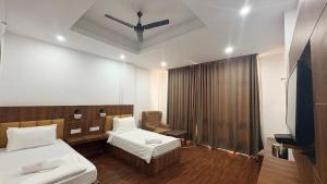 Hotel B Wings